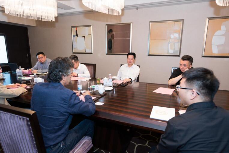 集團黨委副書記、副董事長、總經(jīng)理楊川會見維尼奧拉藝術研究中心創(chuàng)始人皮耶羅·洛卡瑟卡教授一行