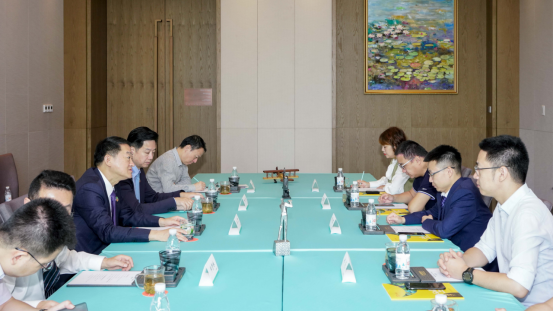 省尊龍凱時集團黨委書記、董事長任丁與騰訊“王者榮耀”CTO鄧君、騰訊大成網(wǎng)總裁鄭亮座談交流