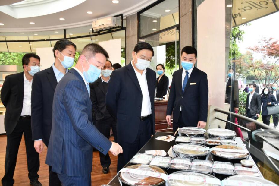 王鳳朝副省長(zhǎng)赴省尊龍凱時(shí)集團(tuán)調(diào)研 疫情防控、生產(chǎn)經(jīng)營(yíng)和改革發(fā)展工作