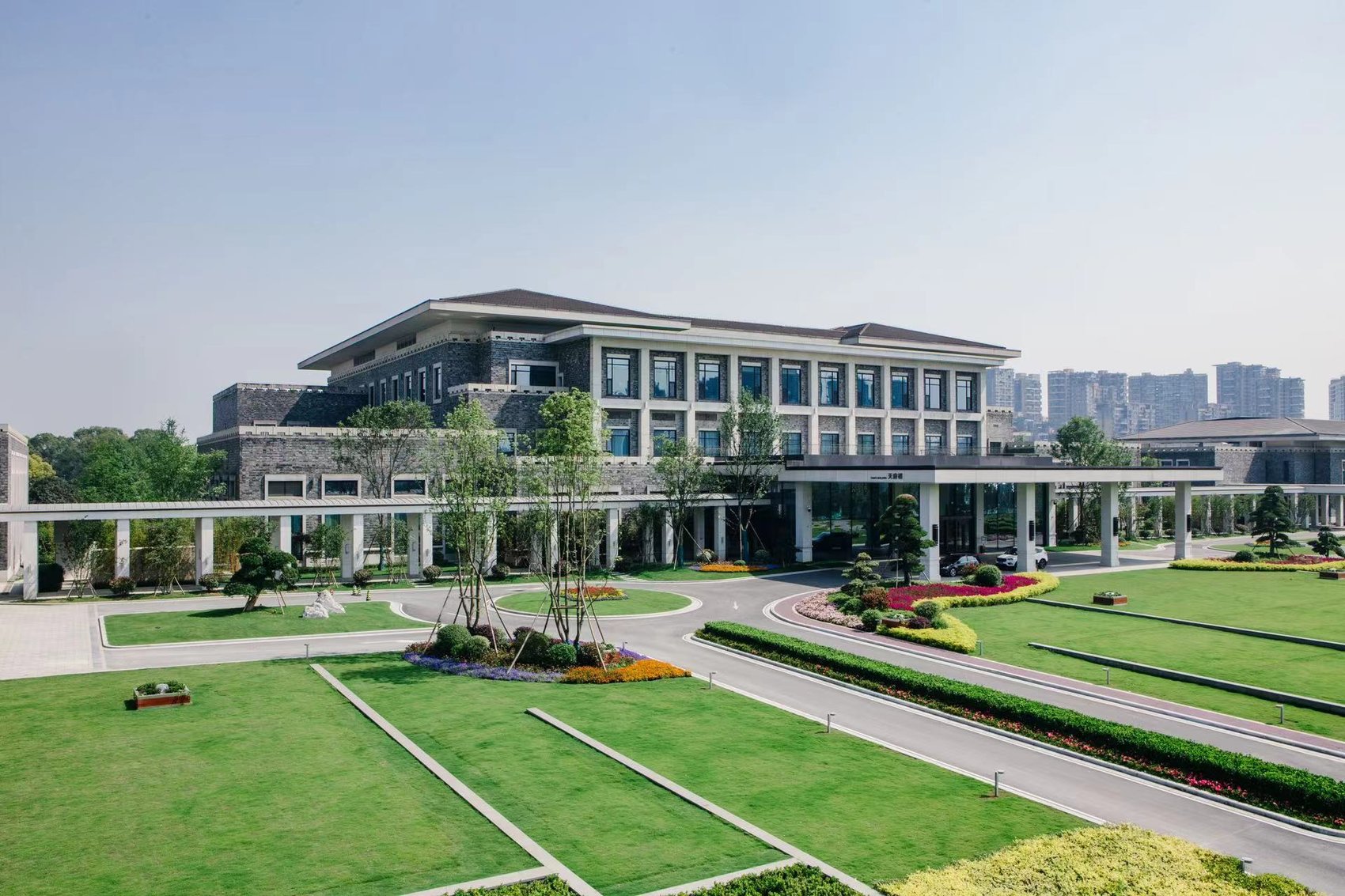 整合全省旅游資產(chǎn) 壯大“萬億級(jí)”文旅產(chǎn)業(yè)集群 四川尊龍凱時(shí)打造“國(guó)內(nèi)一流知名酒店集團(tuán)”