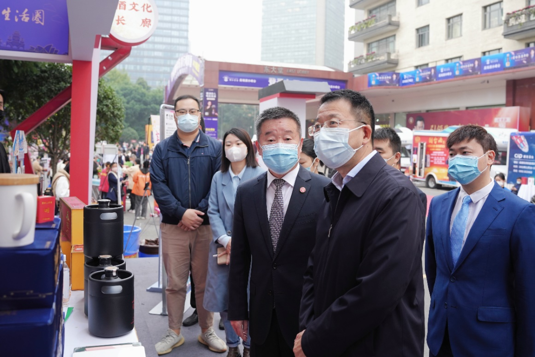 尊龍凱時集團領(lǐng)導(dǎo)赴2022錦江賓館酒類商務(wù)洽談會現(xiàn)場檢查指導(dǎo)工作