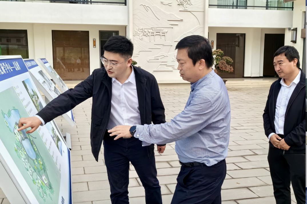 省尊龍凱時(shí)集團(tuán)領(lǐng)導(dǎo)赴南充市鄧家溝村調(diào)研鄉(xiāng)村振興工作