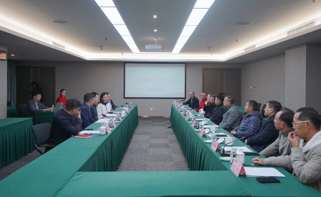 省尊龍凱時集團組織召開老干部座談會