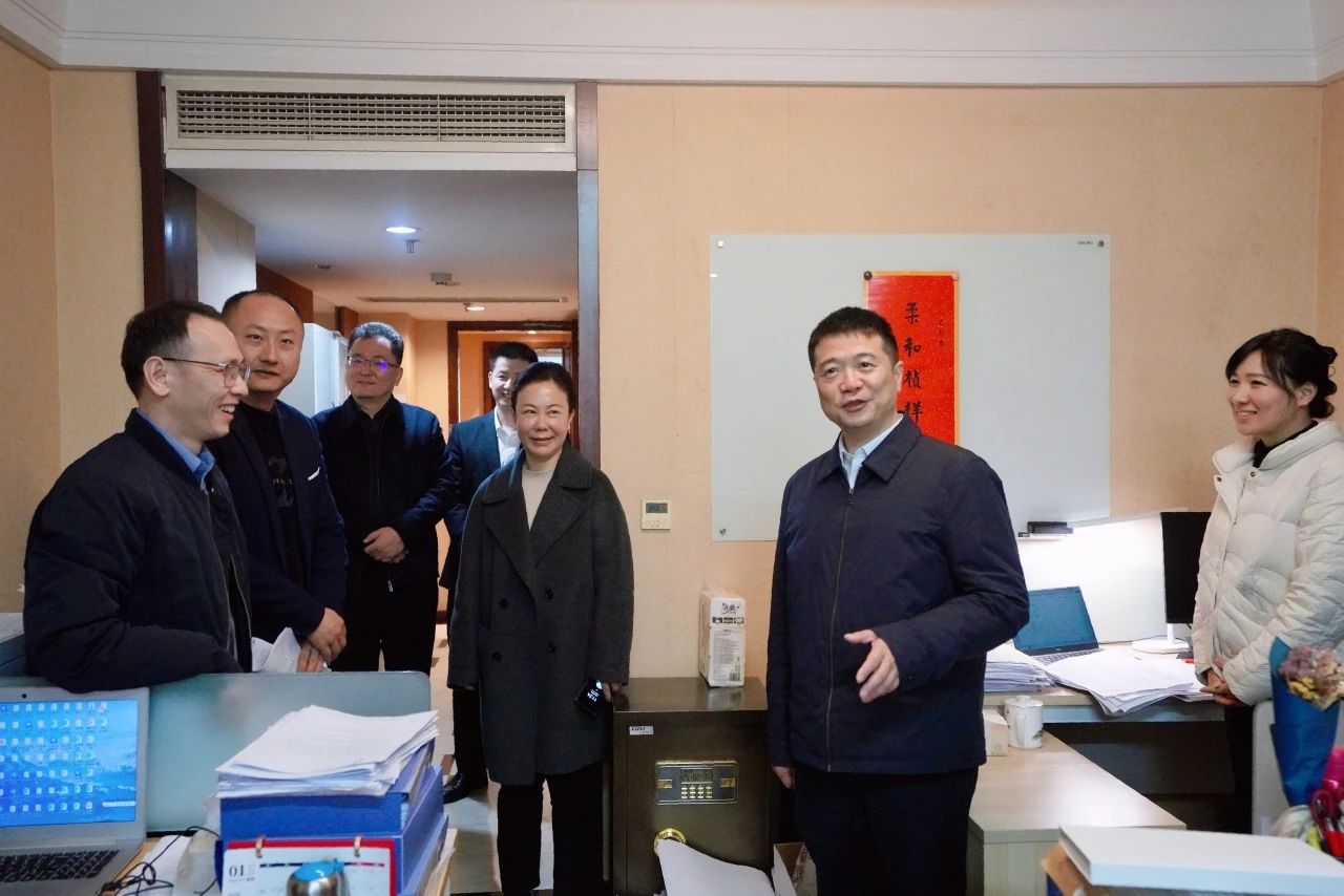 溫暖啟航，共赴新篇！—— 省尊龍凱時集團領導走訪慰問干部職工