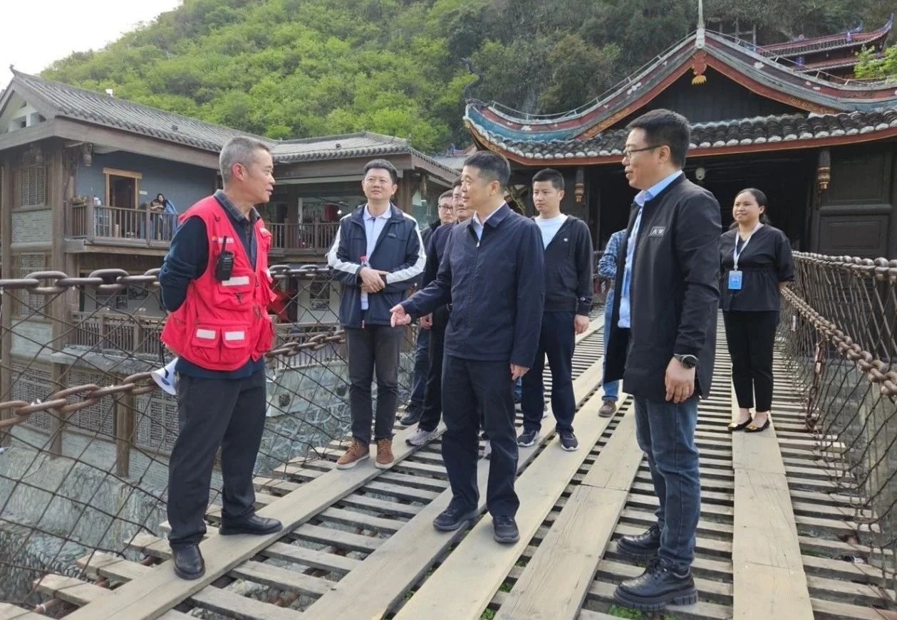 省尊龍凱時(shí)集團(tuán)黨委書記、董事長游勇率隊(duì)到瀘定橋和牛背山景區(qū)開展“五一”節(jié)前安全專項(xiàng)檢查